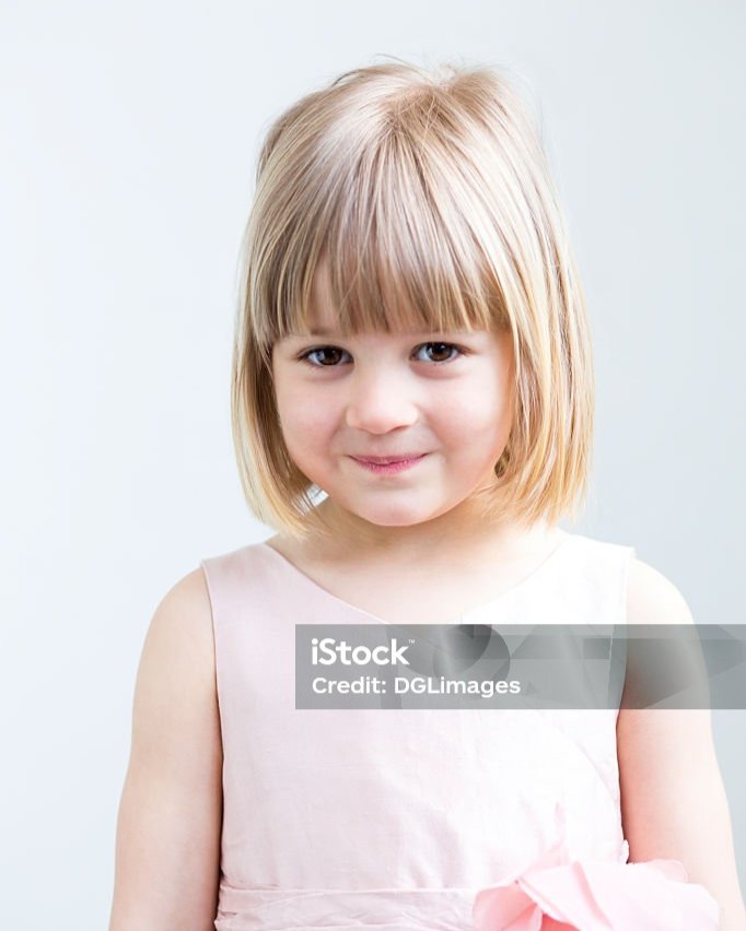 ショートヘアーの子供