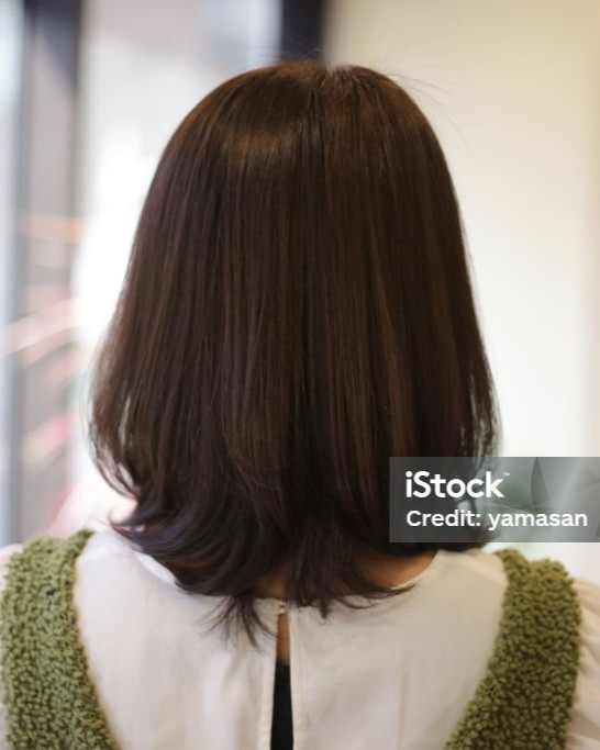 ミディアムヘアーの女性