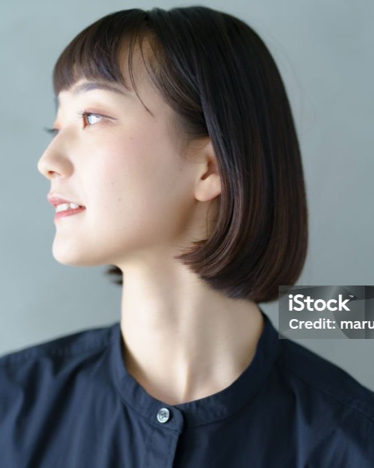 ミディアムヘアーの女性