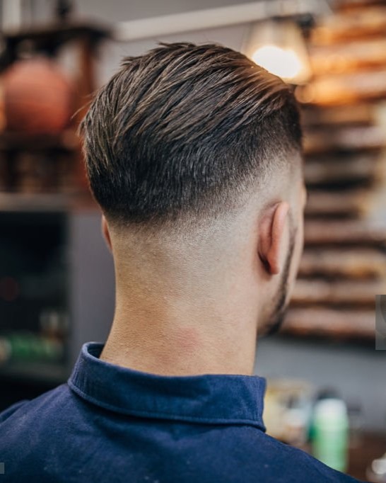 ショートヘアーの男性