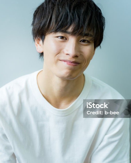 ショートヘアーの男性