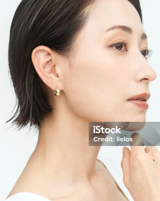 ショートヘアーの女性