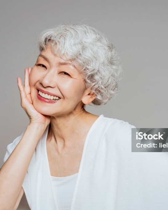 ショートヘアーの女性