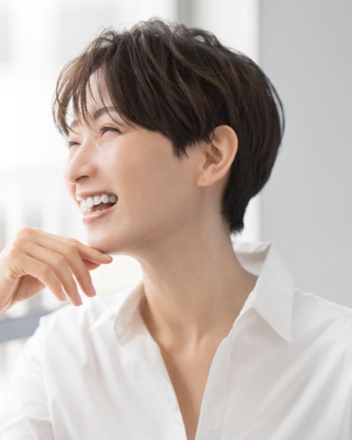 ショートヘアーの女性